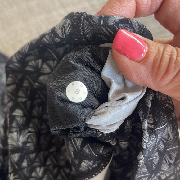 Lululemon 28inch. Not sure what style this is. - Picture 3 of 3